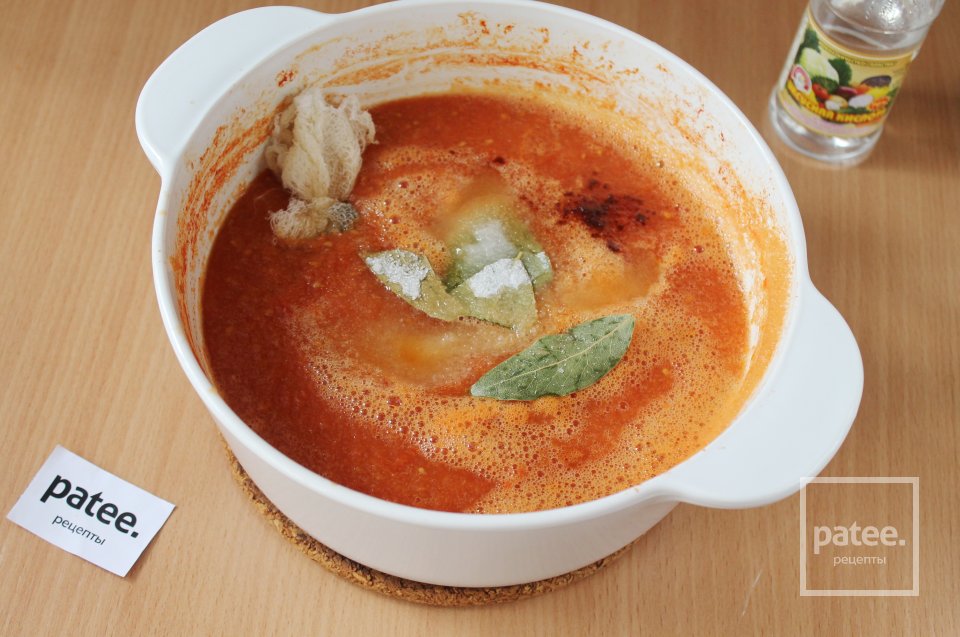 Сладкий кетчуп из помидоров с луком на зиму - Шаг 13