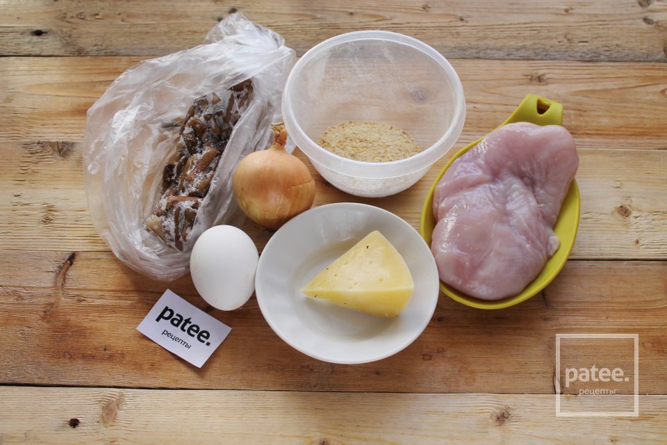 Котлеты куриные с грибами и сыром в духовке - Шаг 1