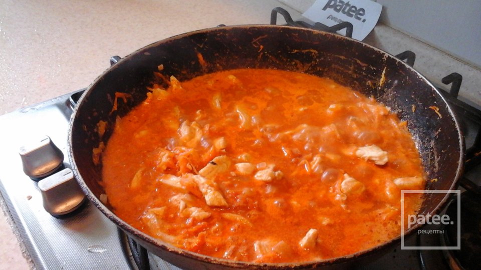 Куринное филе под сметаным соусом с овощами - Шаг 9