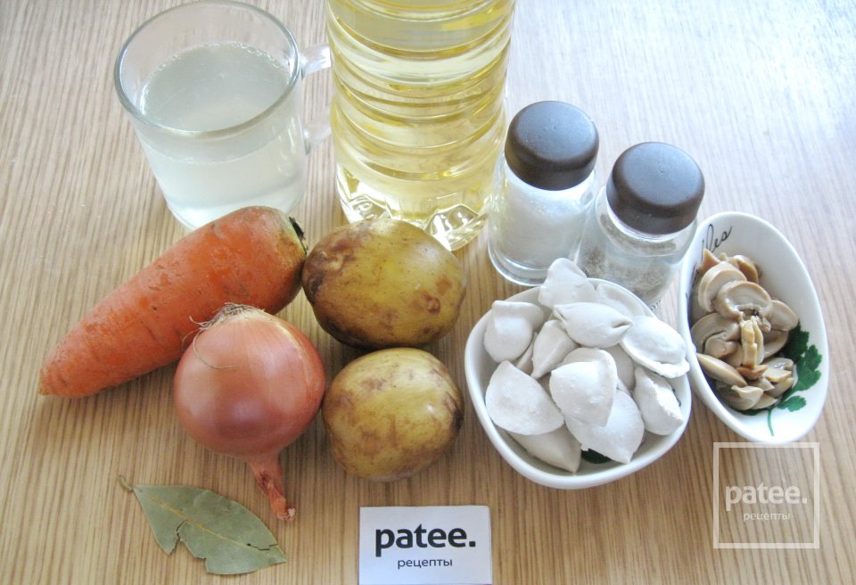 Суп с пельменями и грибами - Шаг 1