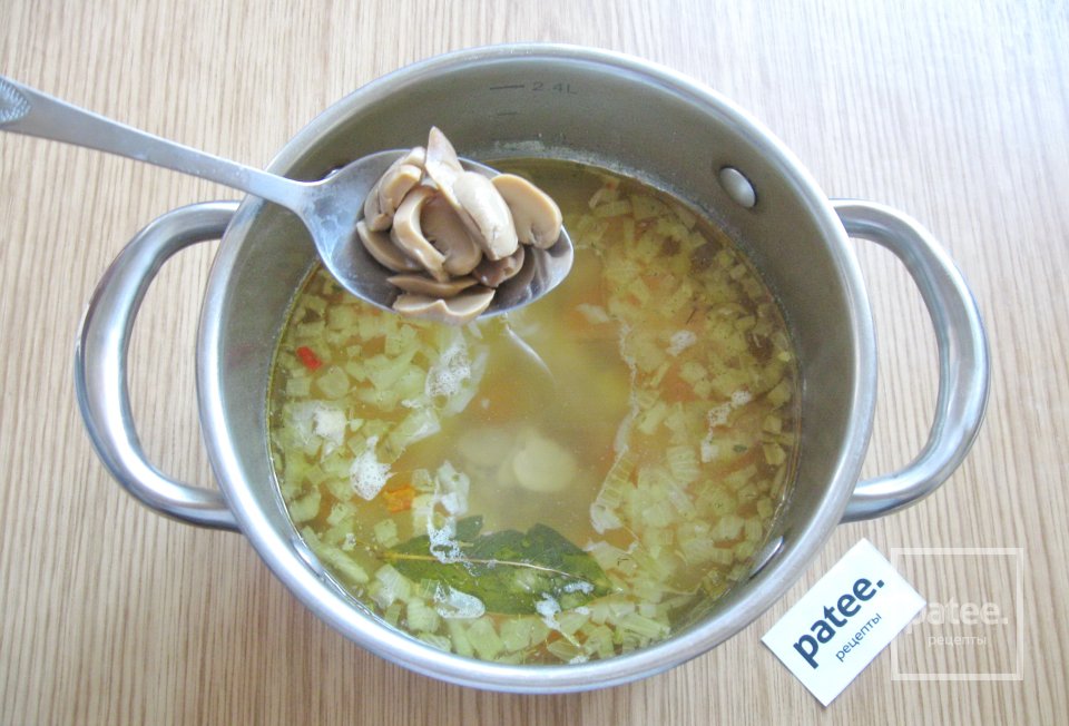 Суп с пельменями и грибами - Шаг 9