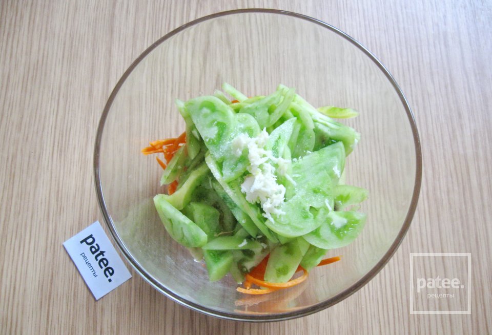 Острый салат из зеленых помидоров - Шаг 5