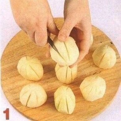 Картофель запеченный в фольге с сыром и ветчиной - Шаг 1