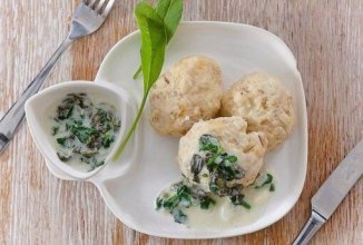 Тефтели из куриной грудки с лёгким соусом