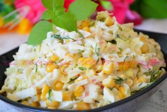 Салат с кальмарами, крабовыми палочками и кукурузой