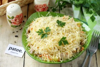 Салат "Белые ночи" с картофелем, курицей и грибами