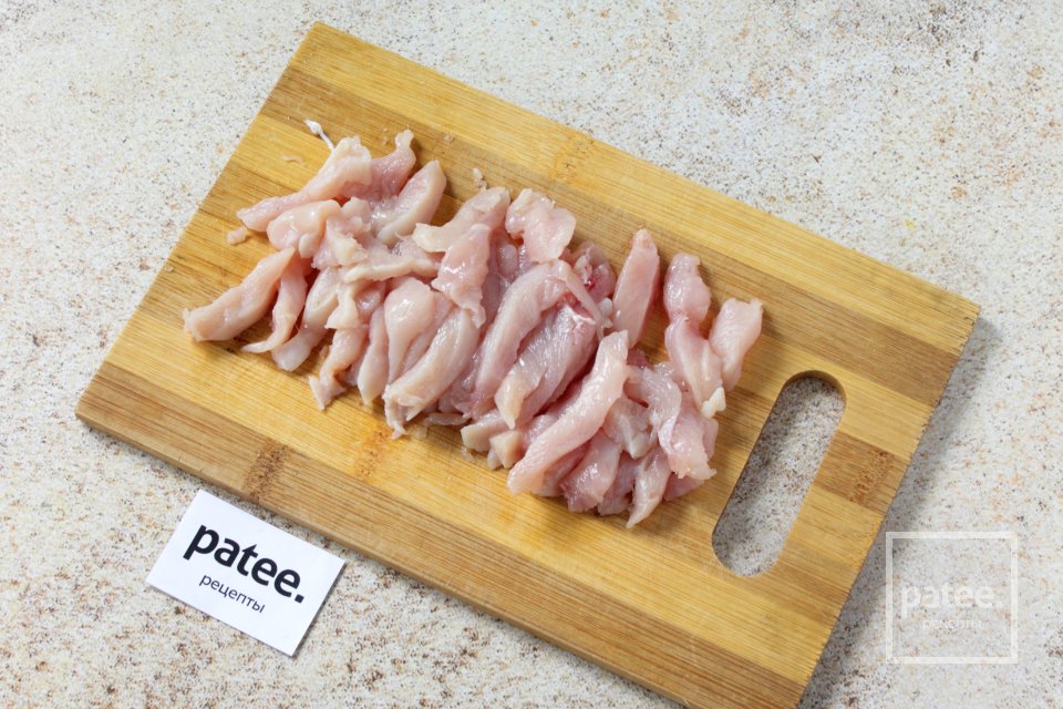 Салат "Белые ночи" с картофелем, курицей и грибами - Шаг 3