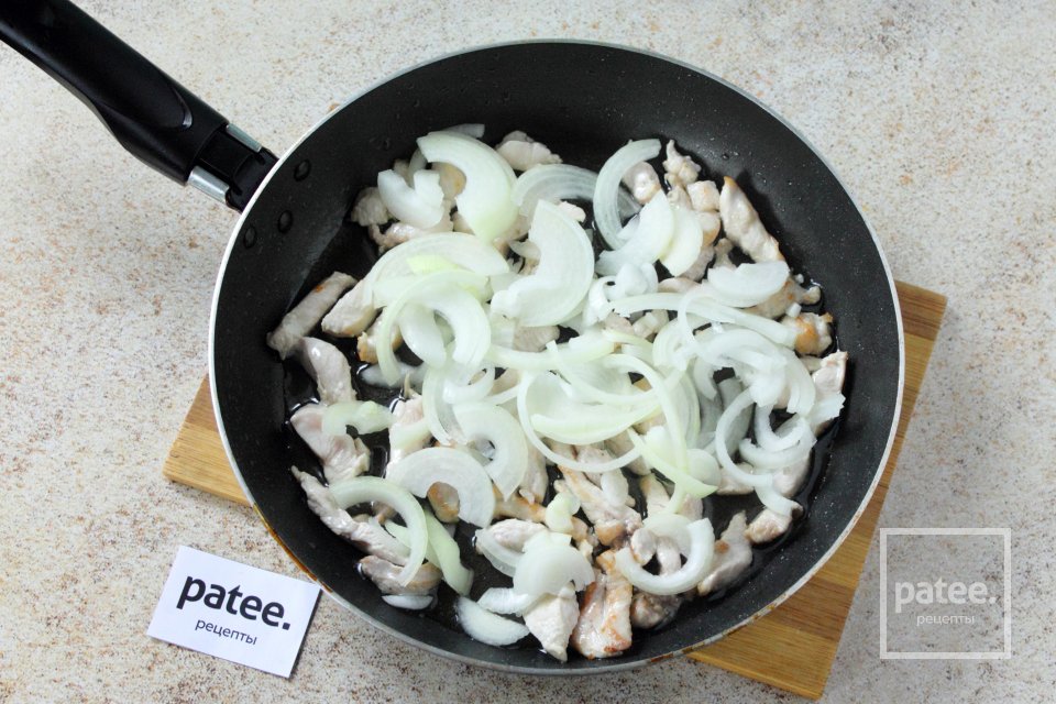 Салат "Белые ночи" с картофелем, курицей и грибами - Шаг 5