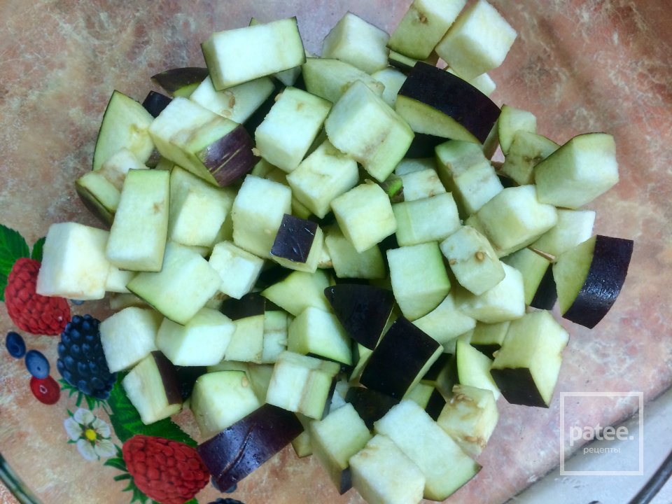 Овощной салат с баклажанами и куриной печенью. - Шаг 3