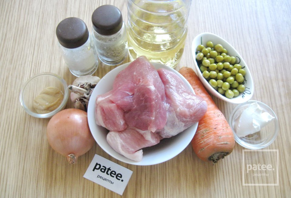 Свинина с зеленым горошком, сметаной и горчицей - Шаг 1