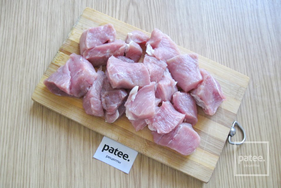 Свинина с зеленым горошком, сметаной и горчицей - Шаг 2