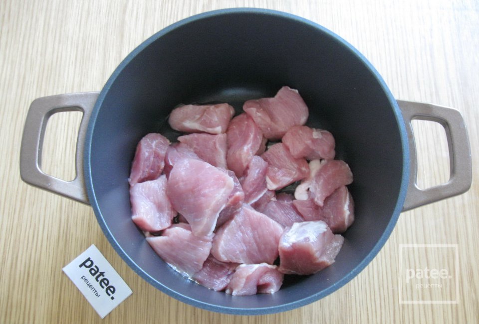 Свинина с зеленым горошком, сметаной и горчицей - Шаг 3