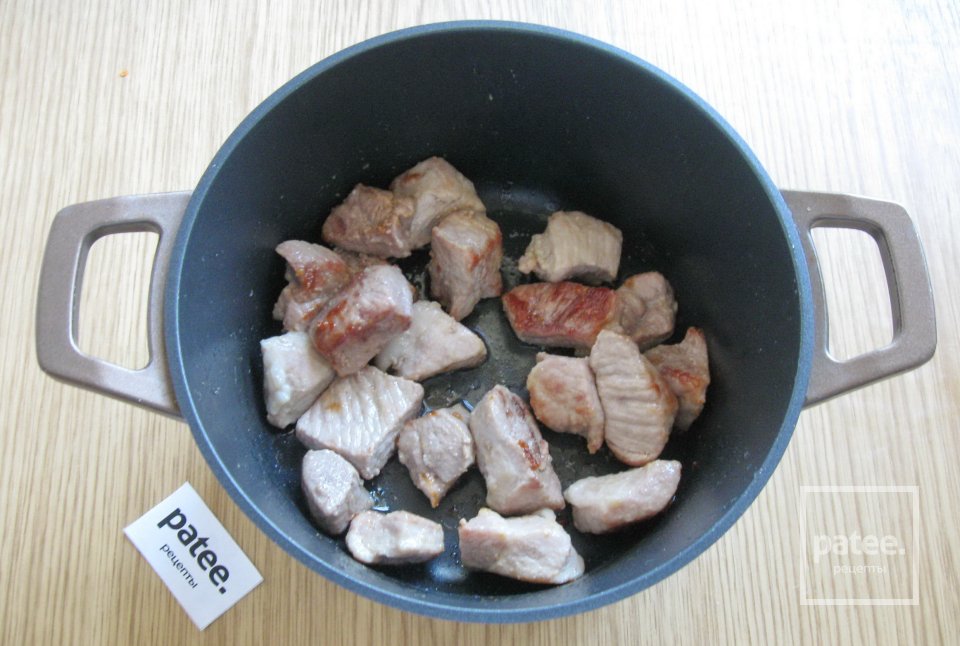 Свинина с зеленым горошком, сметаной и горчицей - Шаг 4