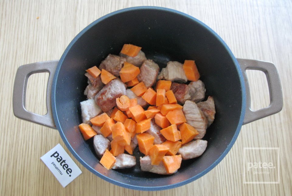 Свинина с зеленым горошком, сметаной и горчицей - Шаг 7