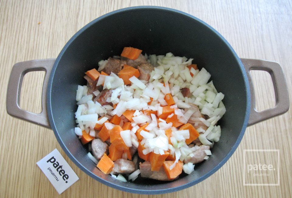 Свинина с зеленым горошком, сметаной и горчицей - Шаг 8