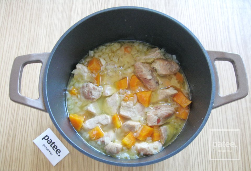 Свинина с зеленым горошком, сметаной и горчицей - Шаг 11