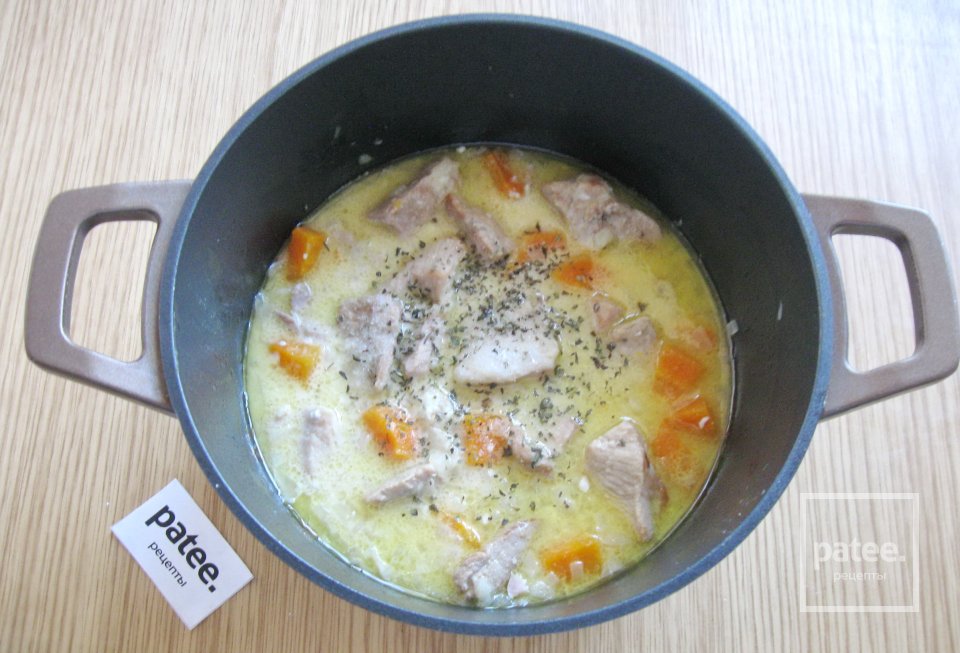 Свинина с зеленым горошком, сметаной и горчицей - Шаг 14