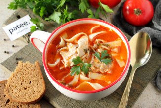 Томатный суп с курицей