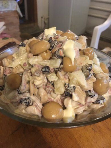 Салат с ананасами грибами и черносливом - Шаг 2