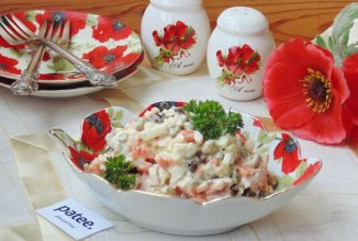 Салат с курицей и черносливом