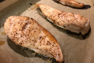 Запечённое в духовке куриное филе