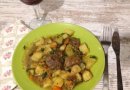 Тушеное мясо с картофелем в казане