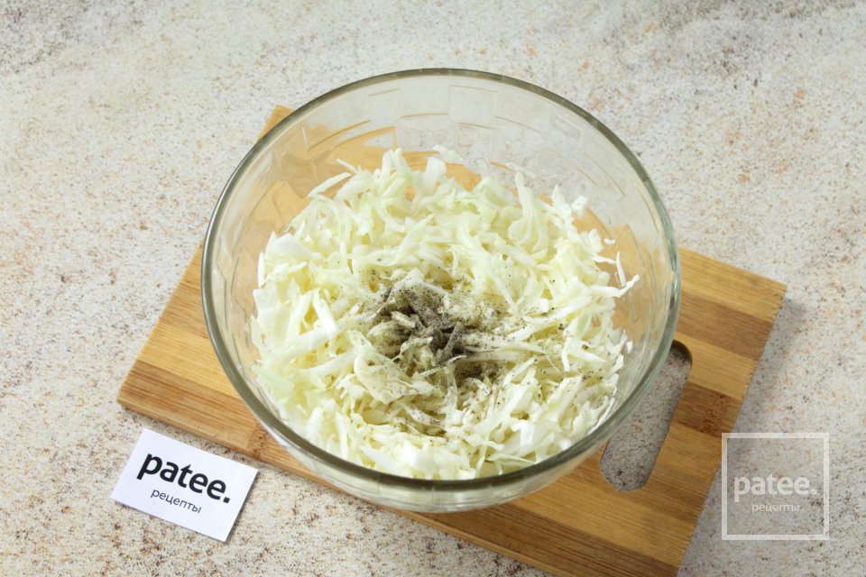 Салат из свежей капусты с курицей и сырными блинчиками - Шаг 12