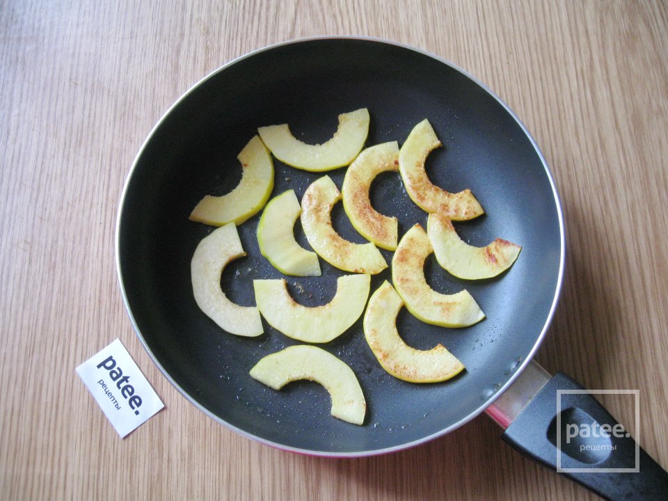 Запеченные куриные окорочка с айвой и грибным соусом - Шаг 7