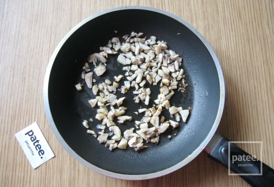 Запеченные куриные окорочка с айвой и грибным соусом - Шаг 10