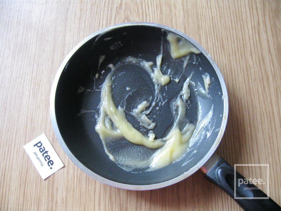 Запеченные куриные окорочка с айвой и грибным соусом - Шаг 12