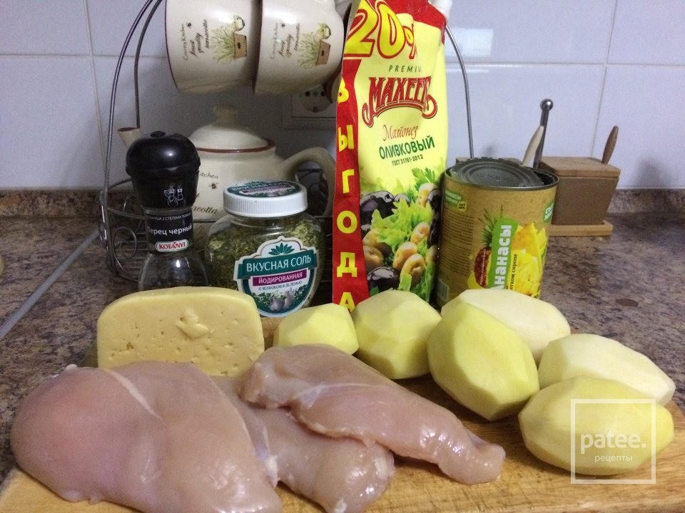 Картофель с курицей и ананасами под сырной корочкой - Шаг 1