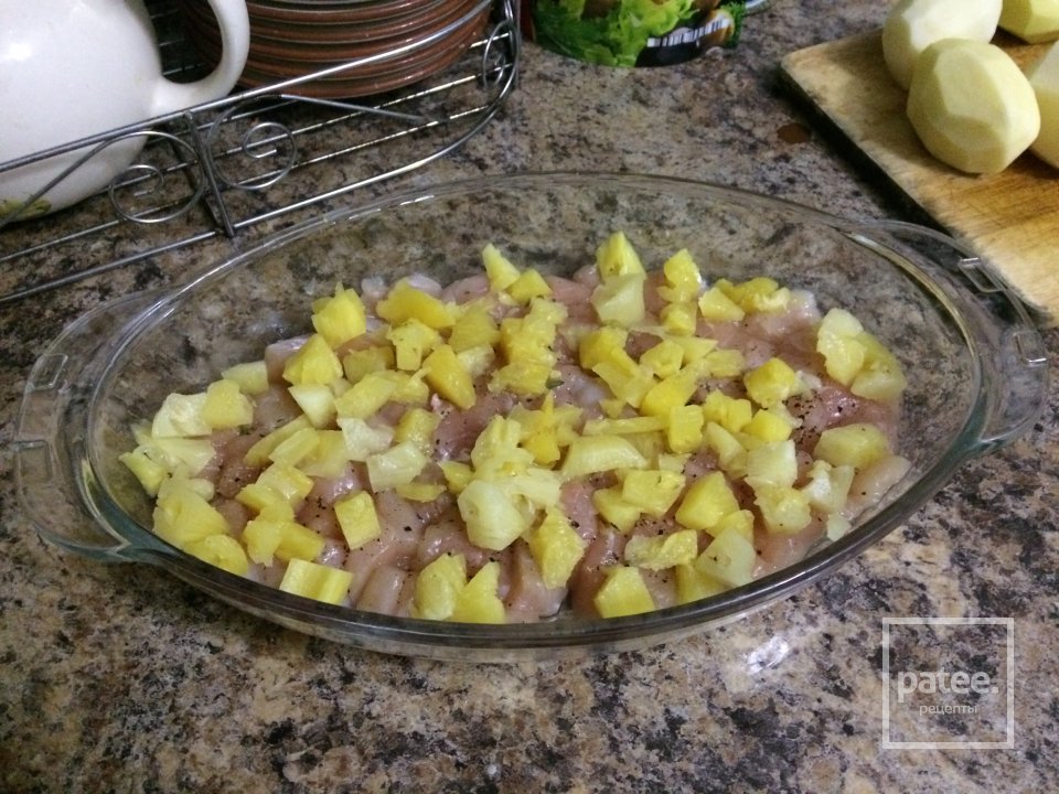 Картофель с курицей и ананасами под сырной корочкой - Шаг 4