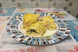 Куриные рулетики с сыром и шпинатом в духовке