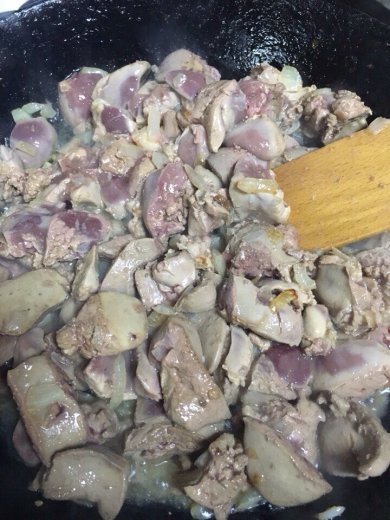 Куриная печень в сметане - Шаг 4