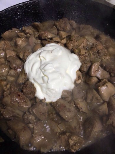 Куриная печень в сметане - Шаг 5