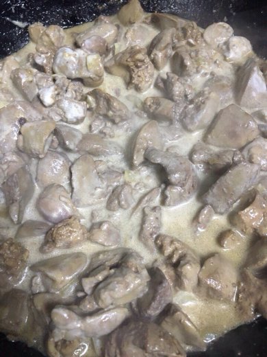 Куриная печень в сметане - Шаг 6