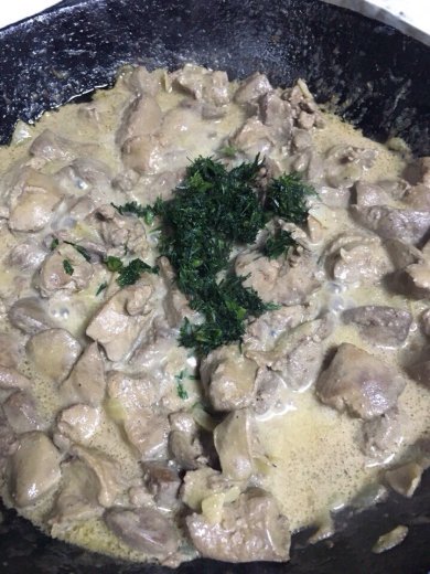 Куриная печень в сметане - Шаг 10