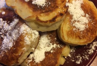 Пышные дрожжевые оладьи на завтрак