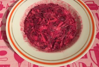 Салат из свеклы с сыром и курагой