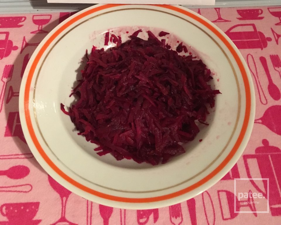 Салат из свеклы с сыром и курагой - Шаг 2