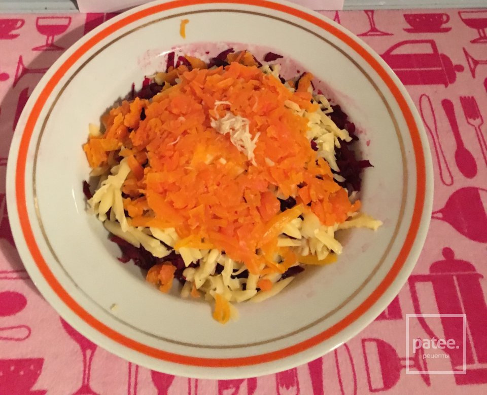 Салат из свеклы с сыром и курагой - Шаг 4