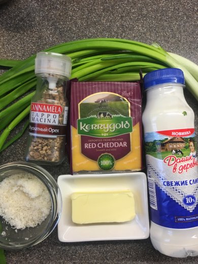 Картофельный гратен с 🧀 сыром чеддер, пармезаном и зелёным луком. - Шаг 1