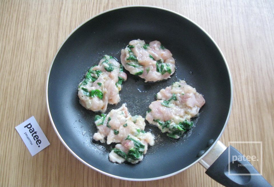 Рубленый шницель из курицы со шпинатом - Шаг 13