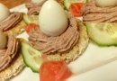 Канапе с печёночным муссом.