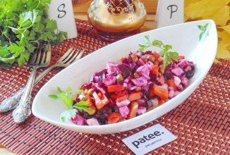 Салат с куриным филе и свеклой