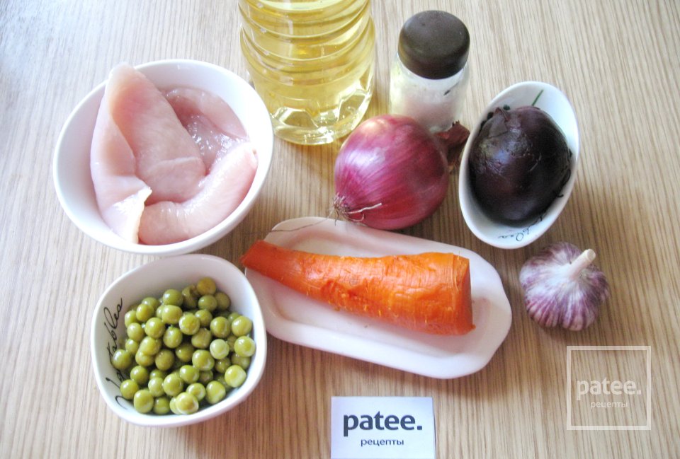 Салат с куриным филе и свеклой - Шаг 1