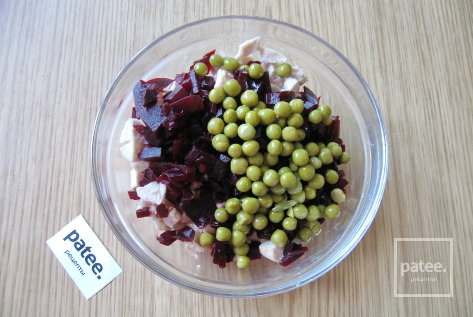 Салат с куриным филе и свеклой - Шаг 8