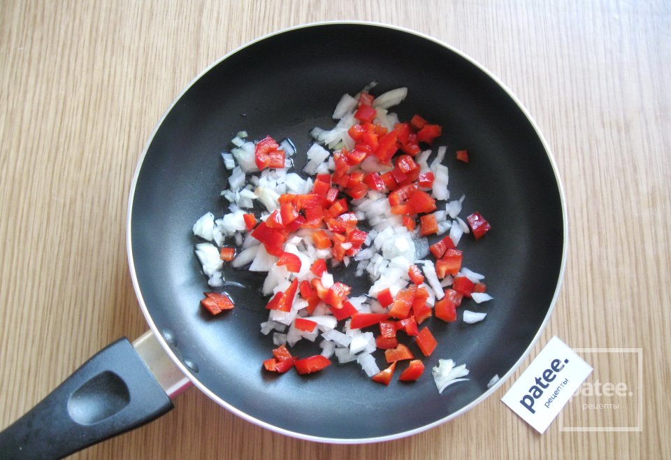 Запеканка с овощами и сосисками в мультиварке - Шаг 4