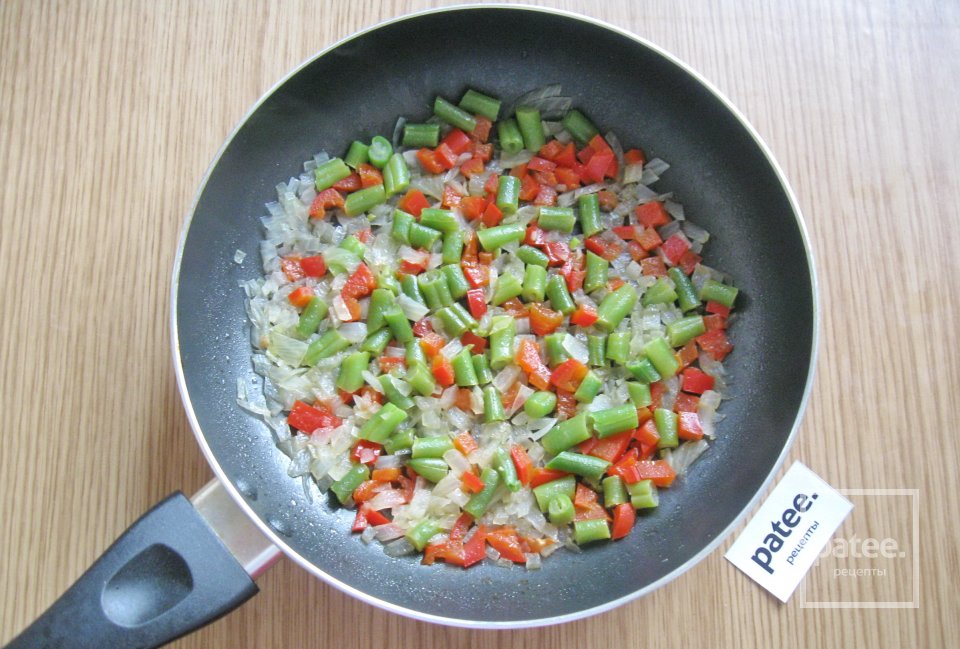 Запеканка с овощами и сосисками в мультиварке - Шаг 6