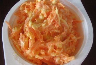 Морковный салат с сыром и чесноком